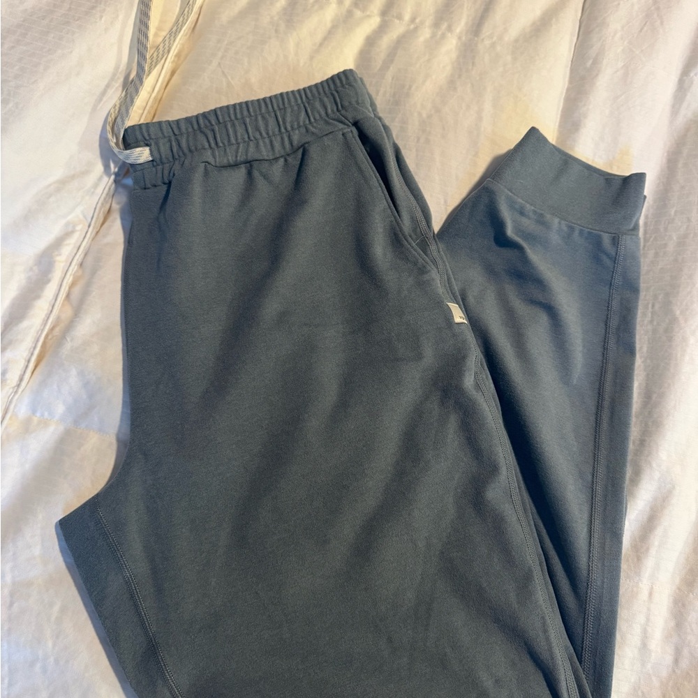 Vuori Performance Jogger Grey